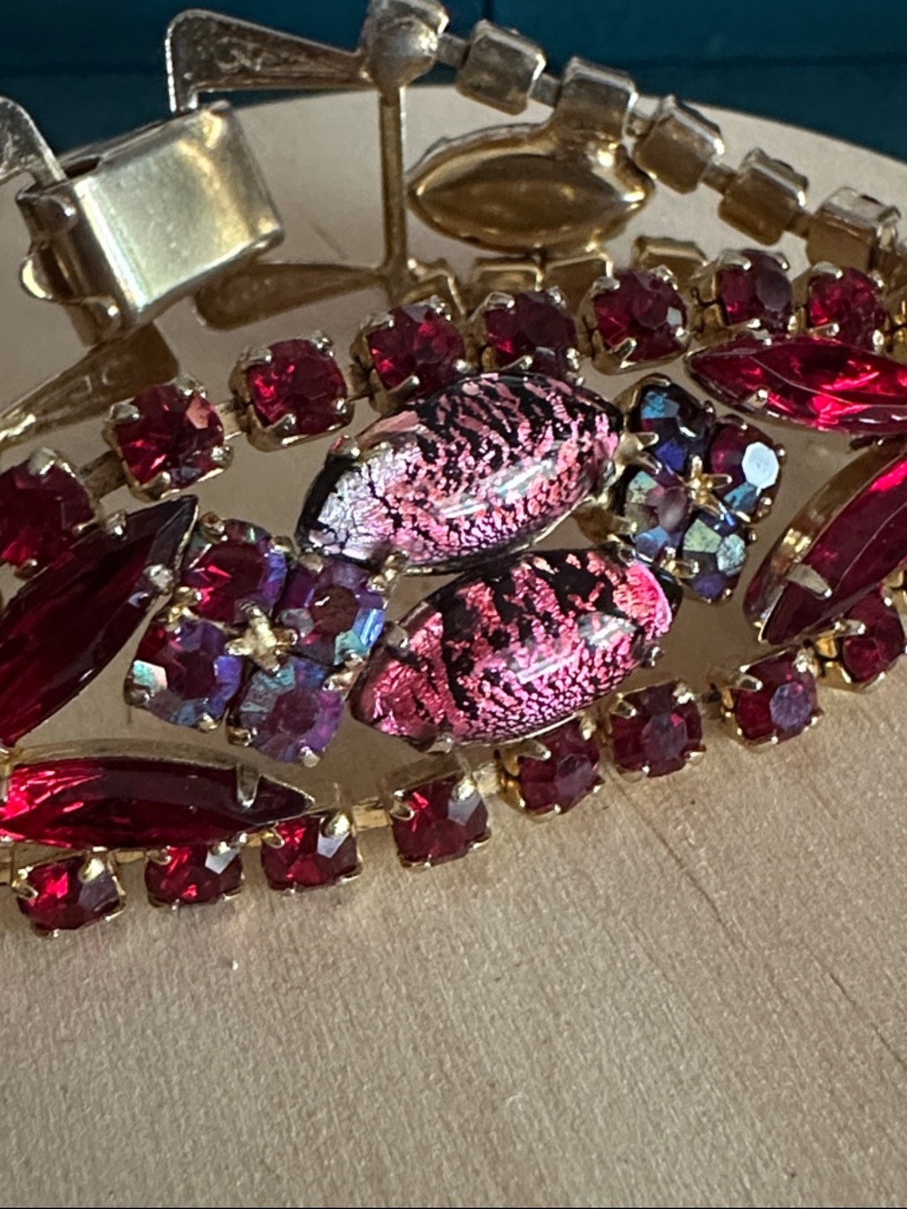 RARE 1960s Weiss or Julianna Red Rhinestone and Art Glass Bracelet - Picture 5 of 11